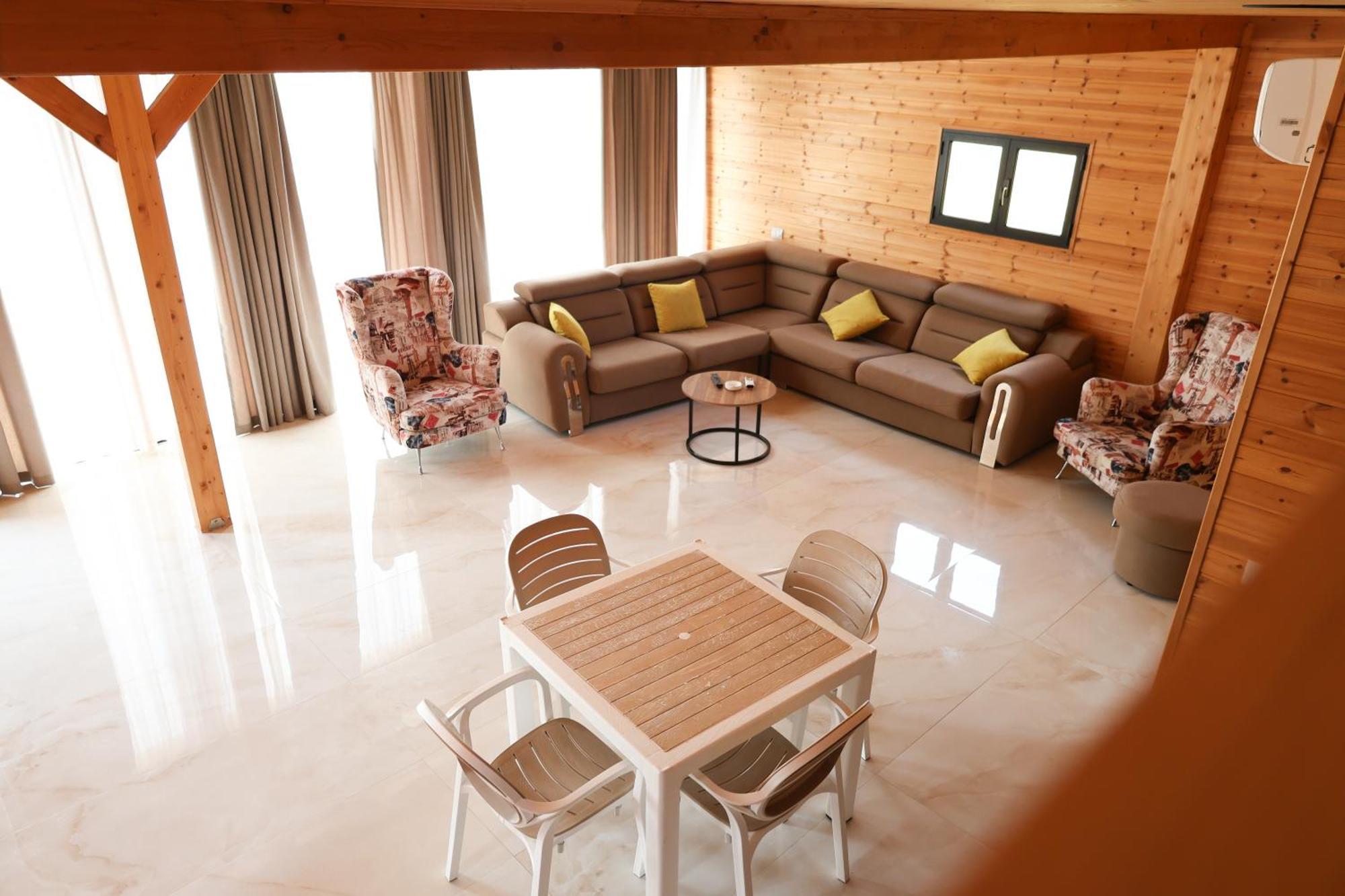 Villa Posh 1 *